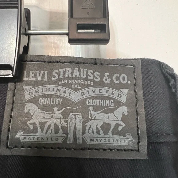 Levi’s high waisted mom jean - Picture 2 of 5